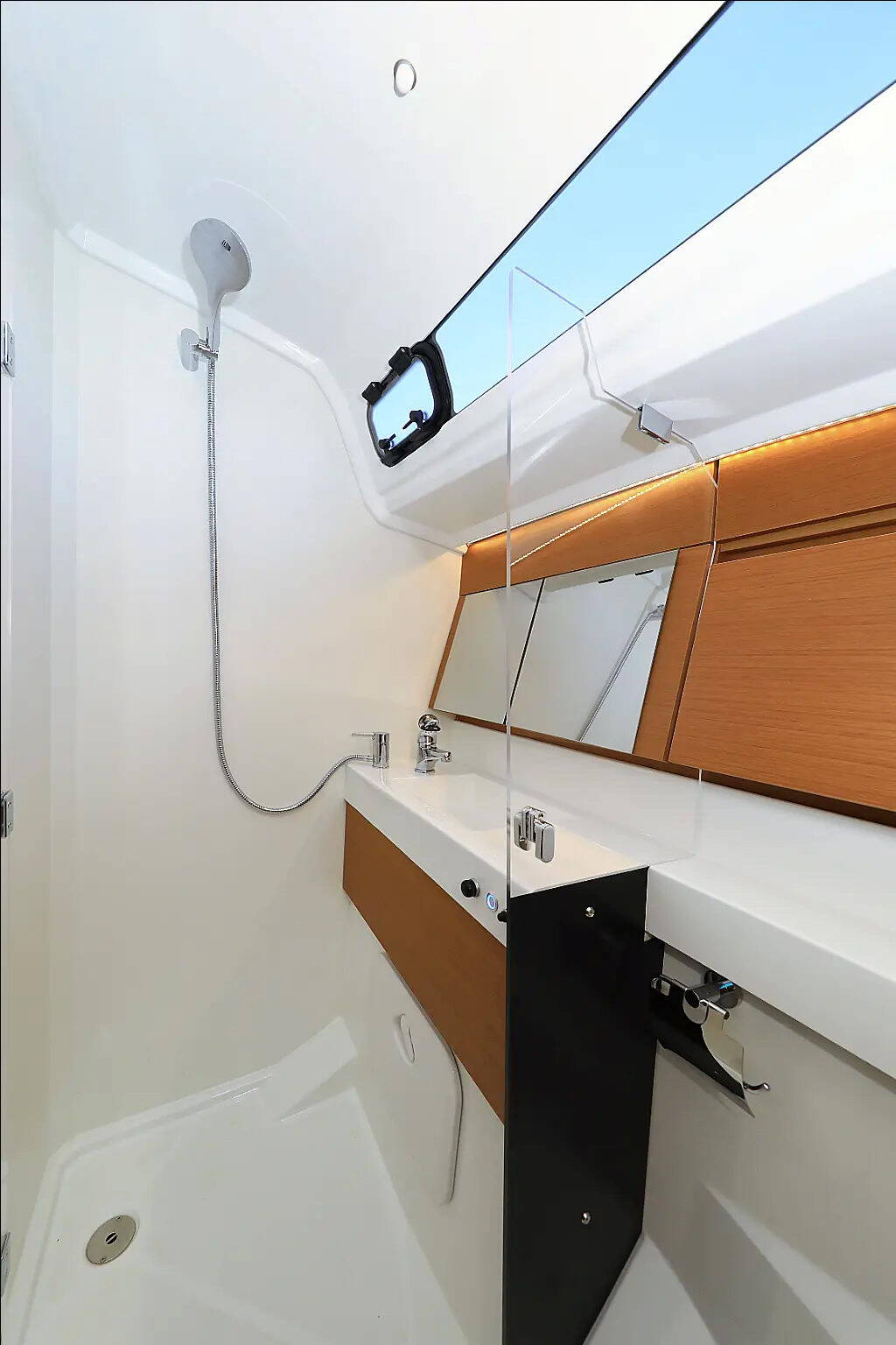 Sailing yacht Sun Odyssey 410 Vague