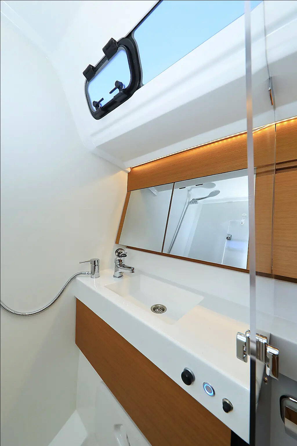 Sailing yacht Sun Odyssey 410 Vague