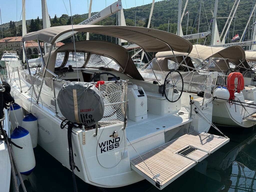 Sailing yacht Sun Odyssey 410 Wind Kiss