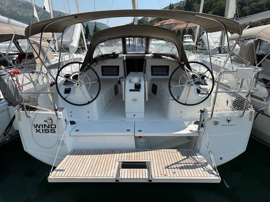 Sailing yacht Sun Odyssey 410 Wind Kiss