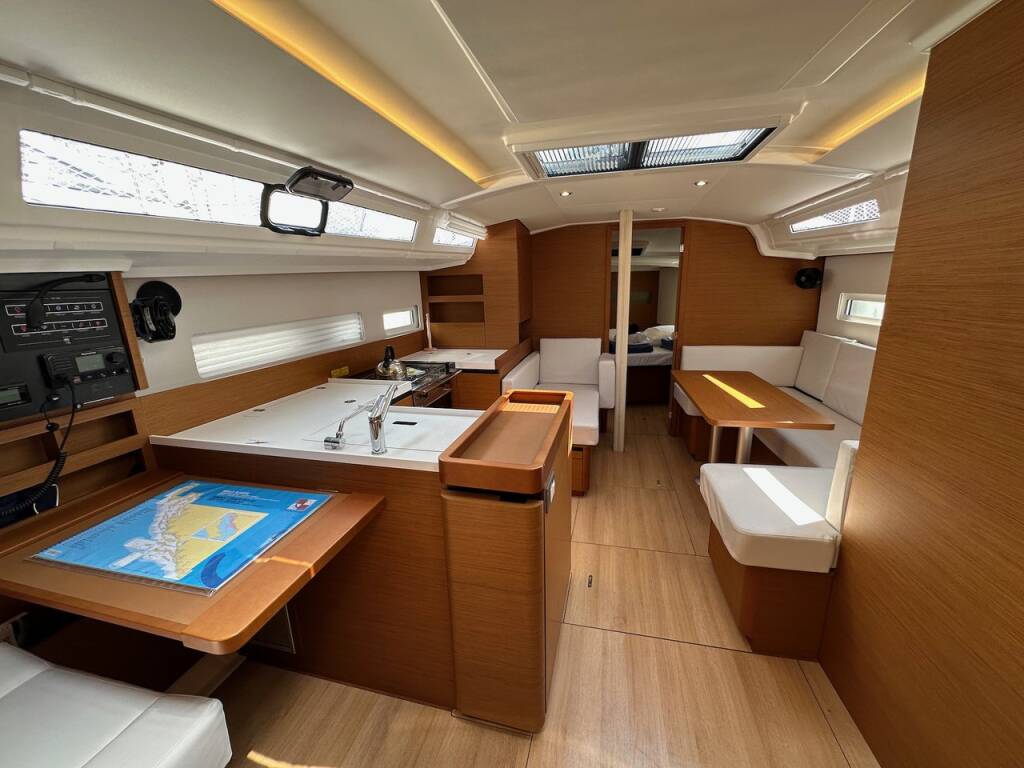 Sailing yacht Sun Odyssey 410 Wind Kiss
