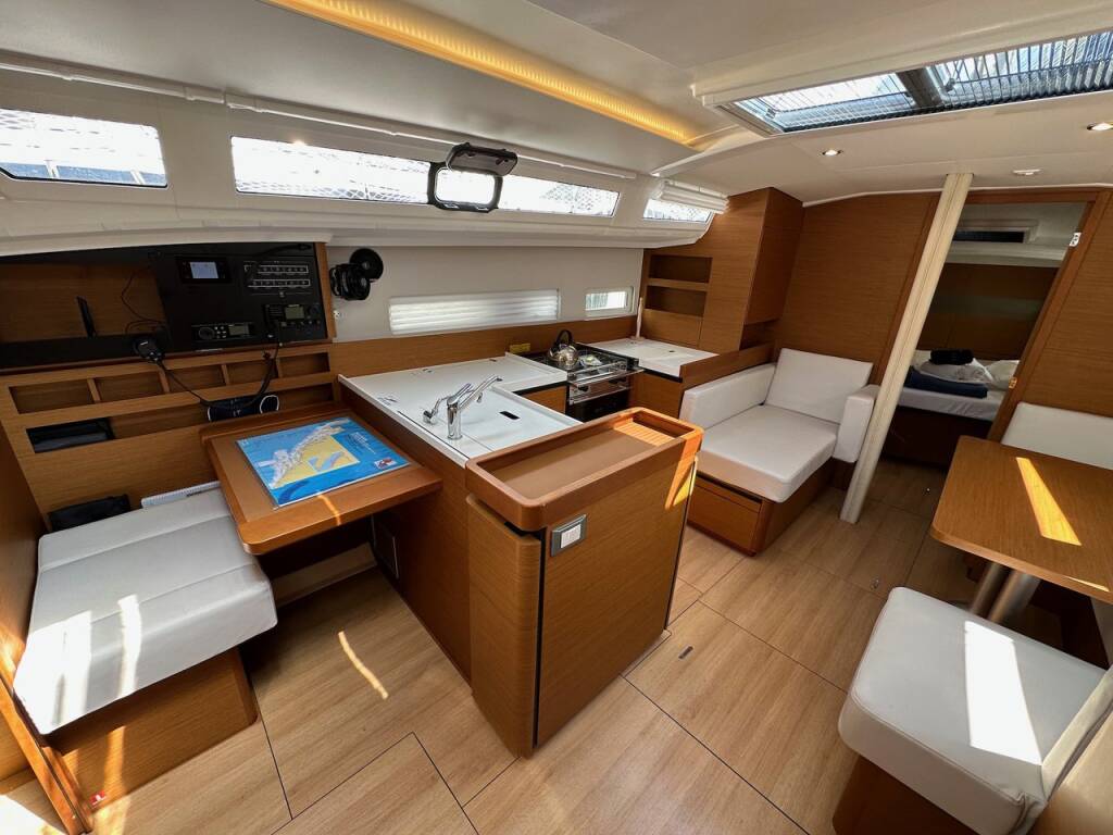 Sailing yacht Sun Odyssey 410 Wind Kiss