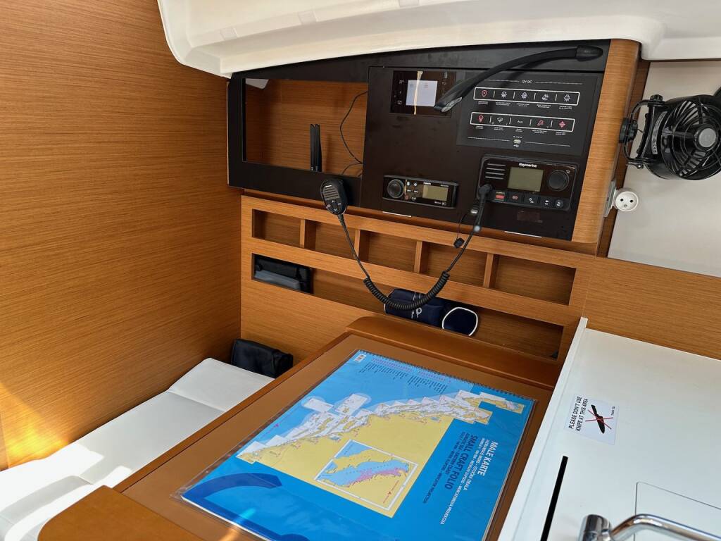Sailing yacht Sun Odyssey 410 Wind Kiss