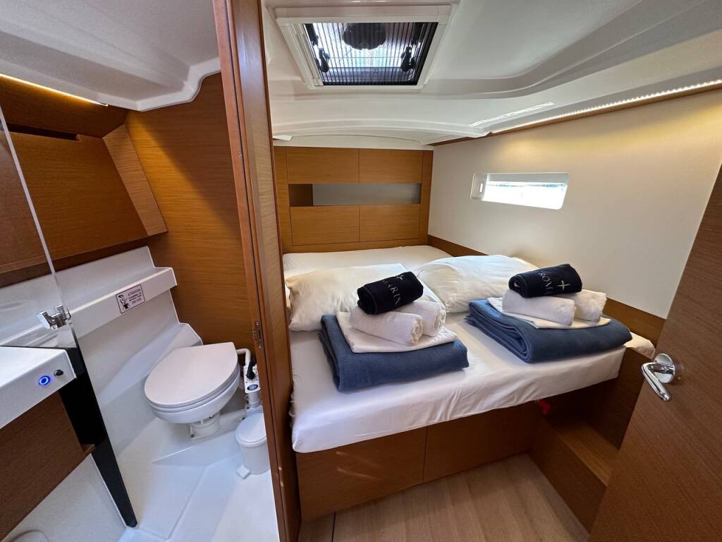 Sailing yacht Sun Odyssey 410 Wind Kiss