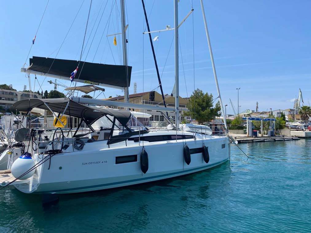 Sailing yacht Sun Odyssey 410 Marelli