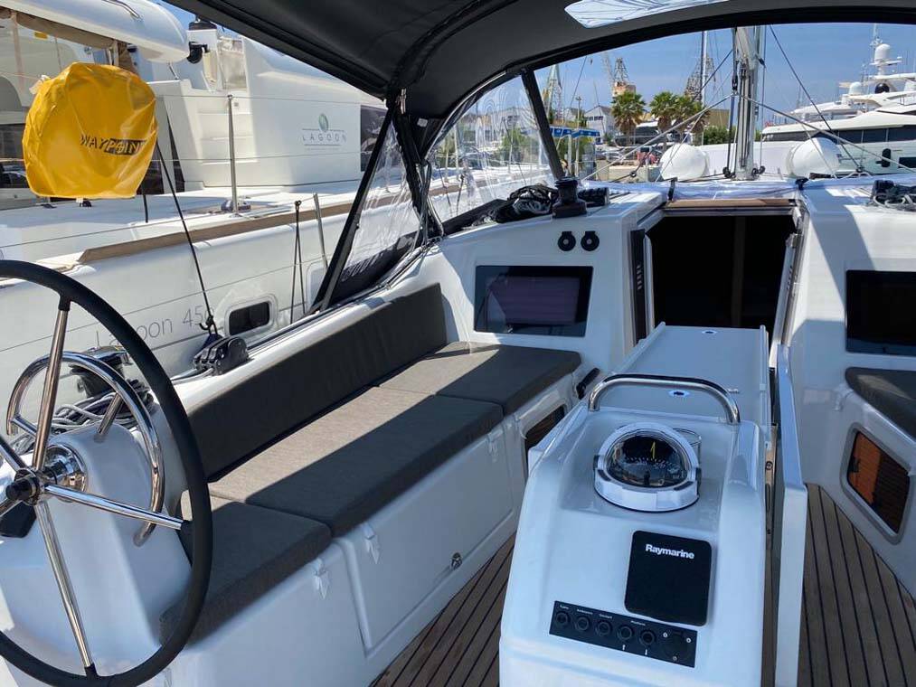 Sailing yacht Sun Odyssey 410 Marelli