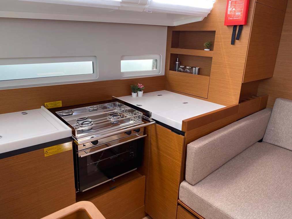 Sailing yacht Sun Odyssey 410 Marelli
