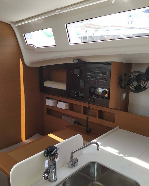 Sailing yacht Sun Odyssey 410 Marelli