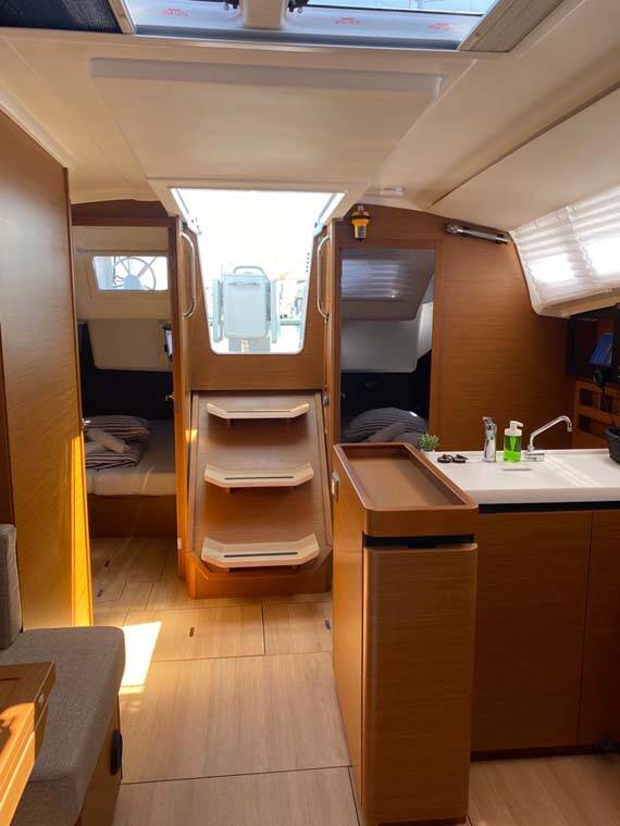 Sailing yacht Sun Odyssey 410 Marelli