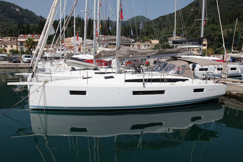 Sailing yacht Sun Odyssey 410 Pangeo