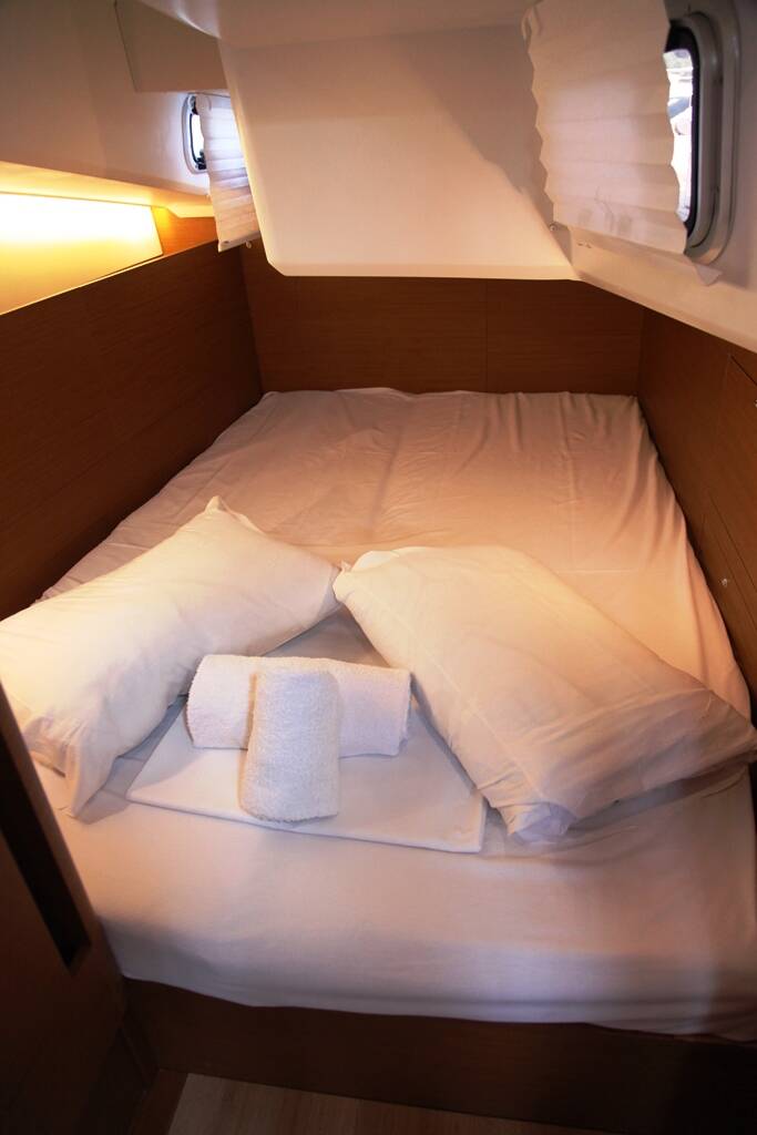 Sailing yacht Sun Odyssey 410 Pangeo