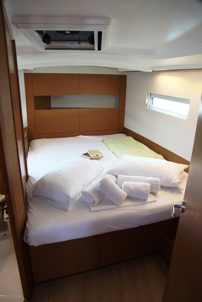 Sailing yacht Sun Odyssey 410 Pangeo