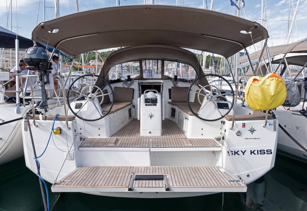 Sailing yacht Sun Odyssey 410 Sky Kiss