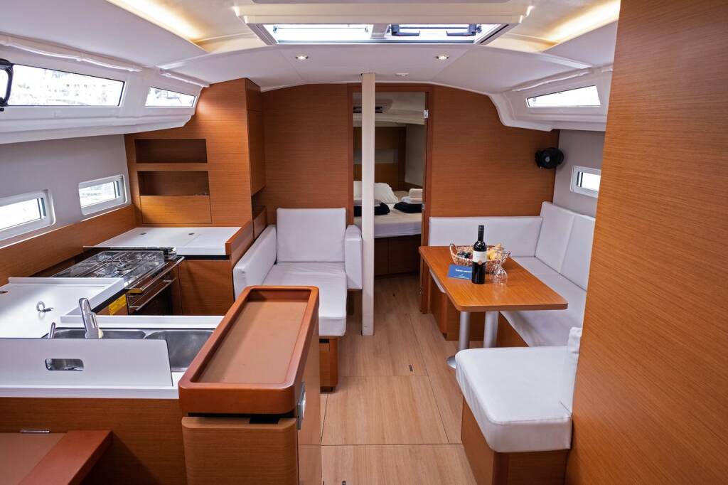 Sailing yacht Sun Odyssey 410 Sky Kiss