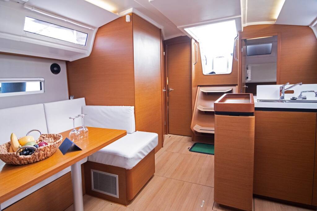 Sailing yacht Sun Odyssey 410 Sky Kiss