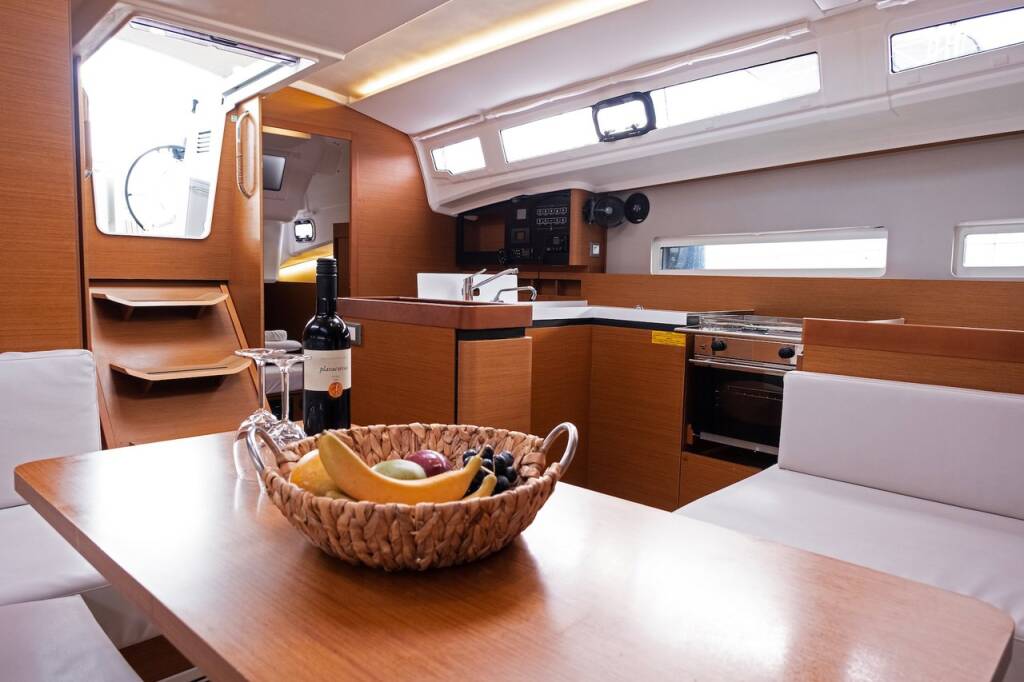 Sailing yacht Sun Odyssey 410 Sky Kiss