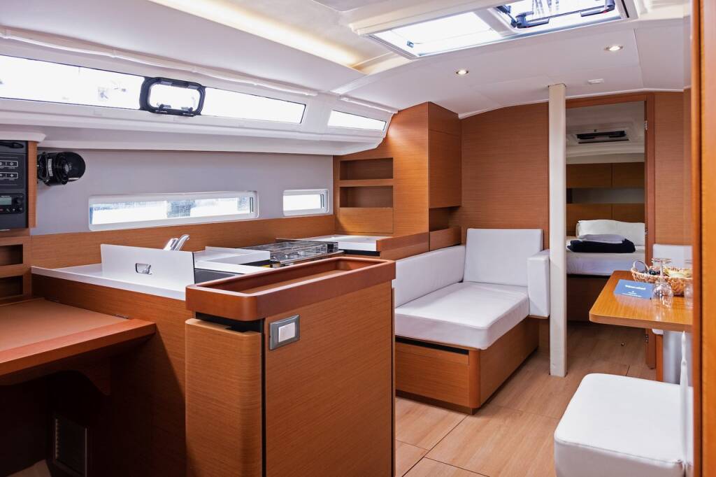 Sailing yacht Sun Odyssey 410 Sky Kiss