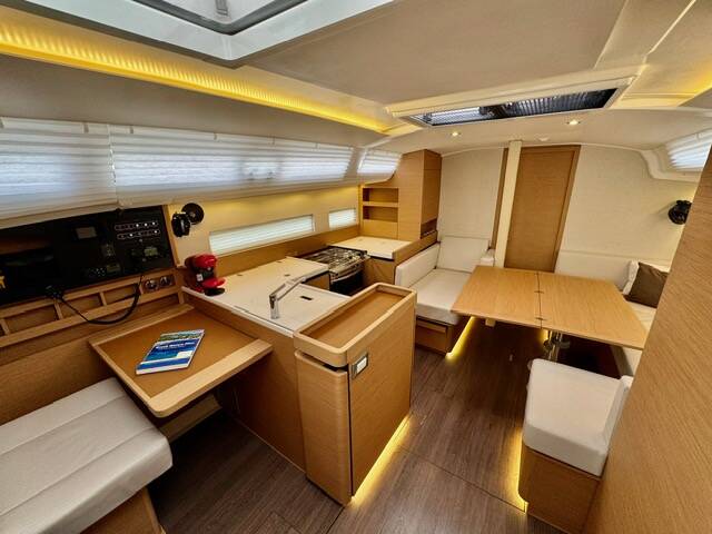 Sailing yacht Sun Odyssey 410 Lucia