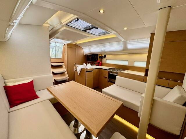 Sailing yacht Sun Odyssey 410 Lucia