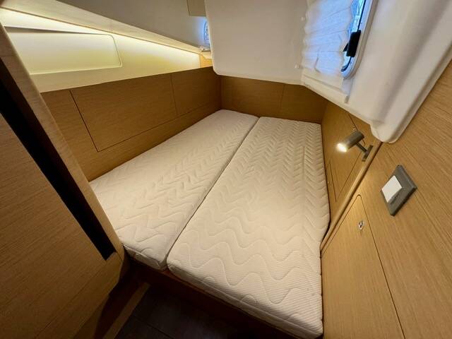 Sailing yacht Sun Odyssey 410 Lucia