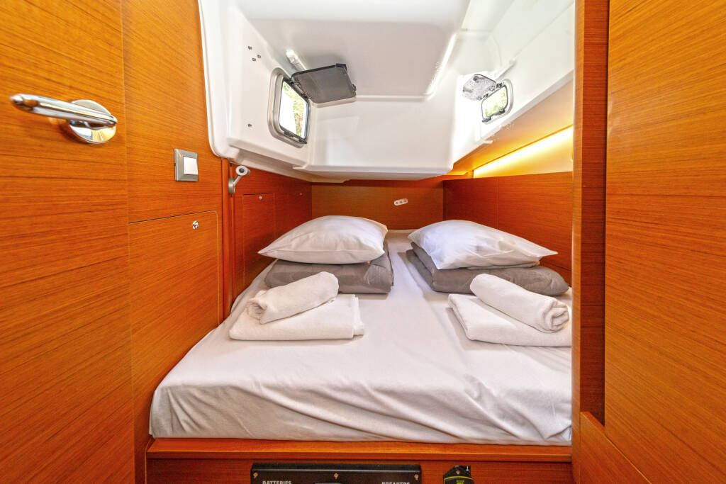 Sailing yacht Sun Odyssey 410 First Date