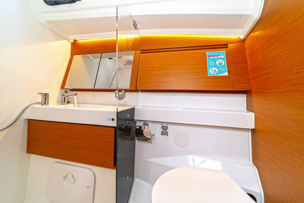 Sailing yacht Sun Odyssey 410 First Date