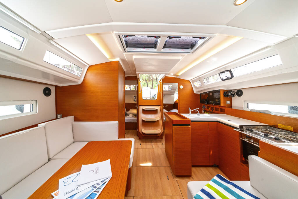 Sailing yacht Sun Odyssey 410 First Date
