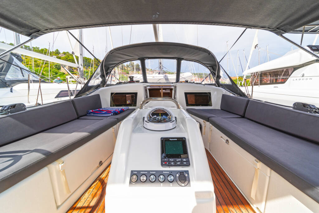 Sailing yacht Sun Odyssey 410 First Date
