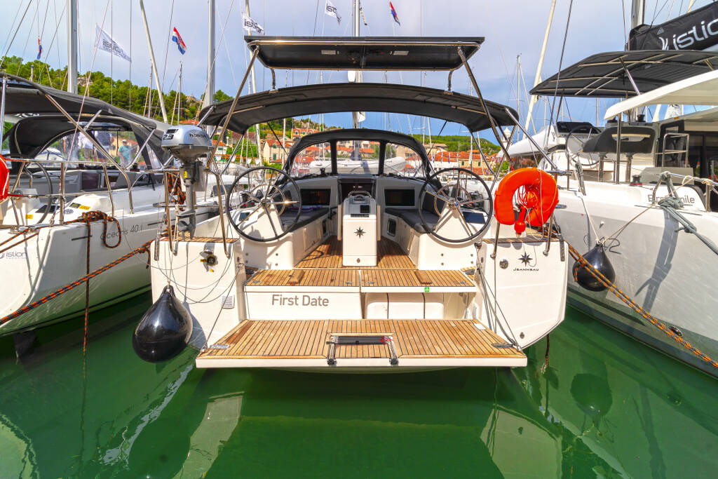 Sailing yacht Sun Odyssey 410 First Date