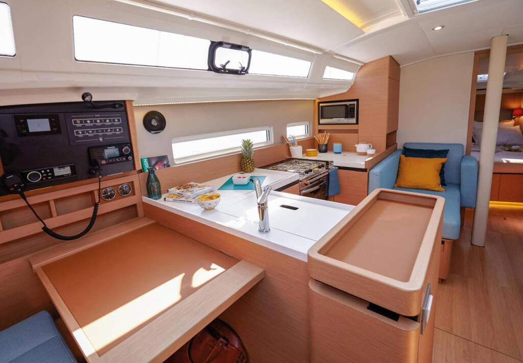 Sailing yacht Sun Odyssey 410 Under Pressure