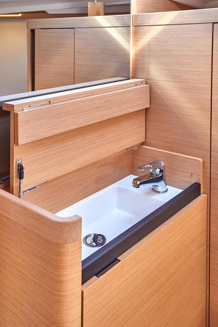 Sailing yacht Sun Odyssey 410 Under Pressure