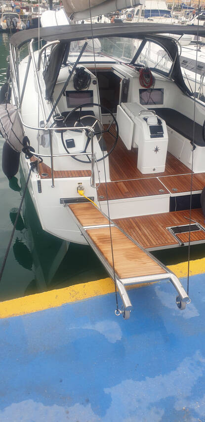Sailing yacht Sun Odyssey 410 The song is you