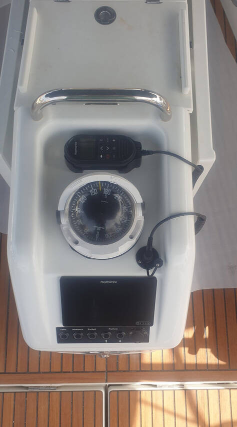 Sailing yacht Sun Odyssey 410 The song is you