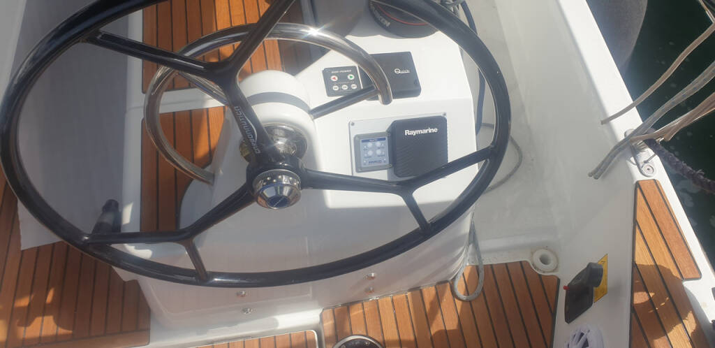 Sailing yacht Sun Odyssey 410 The song is you