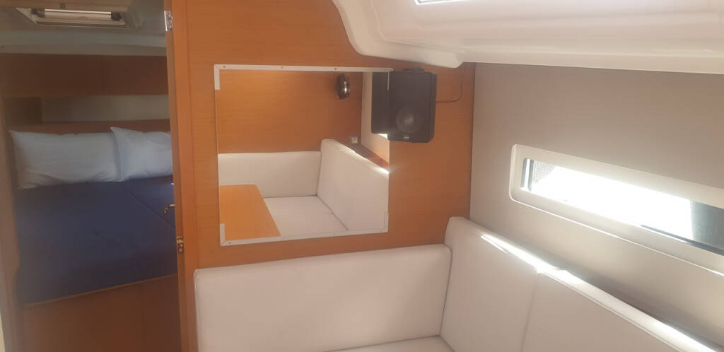 Sailing yacht Sun Odyssey 410 The song is you