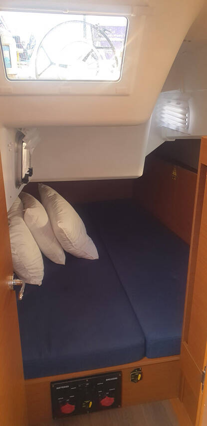 Sailing yacht Sun Odyssey 410 The song is you