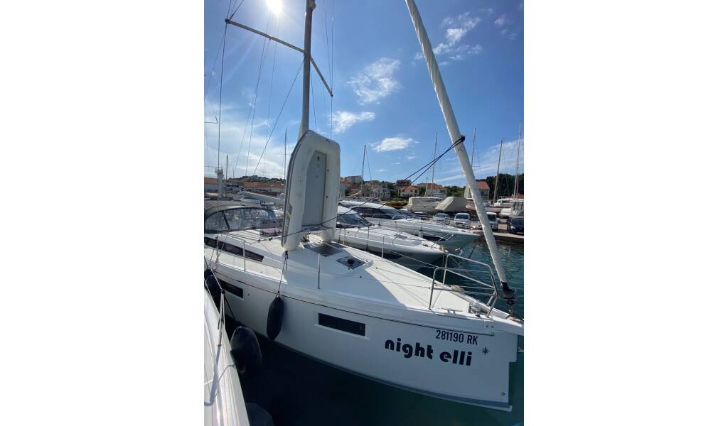Sailing yacht Sun Odyssey 410 night elli