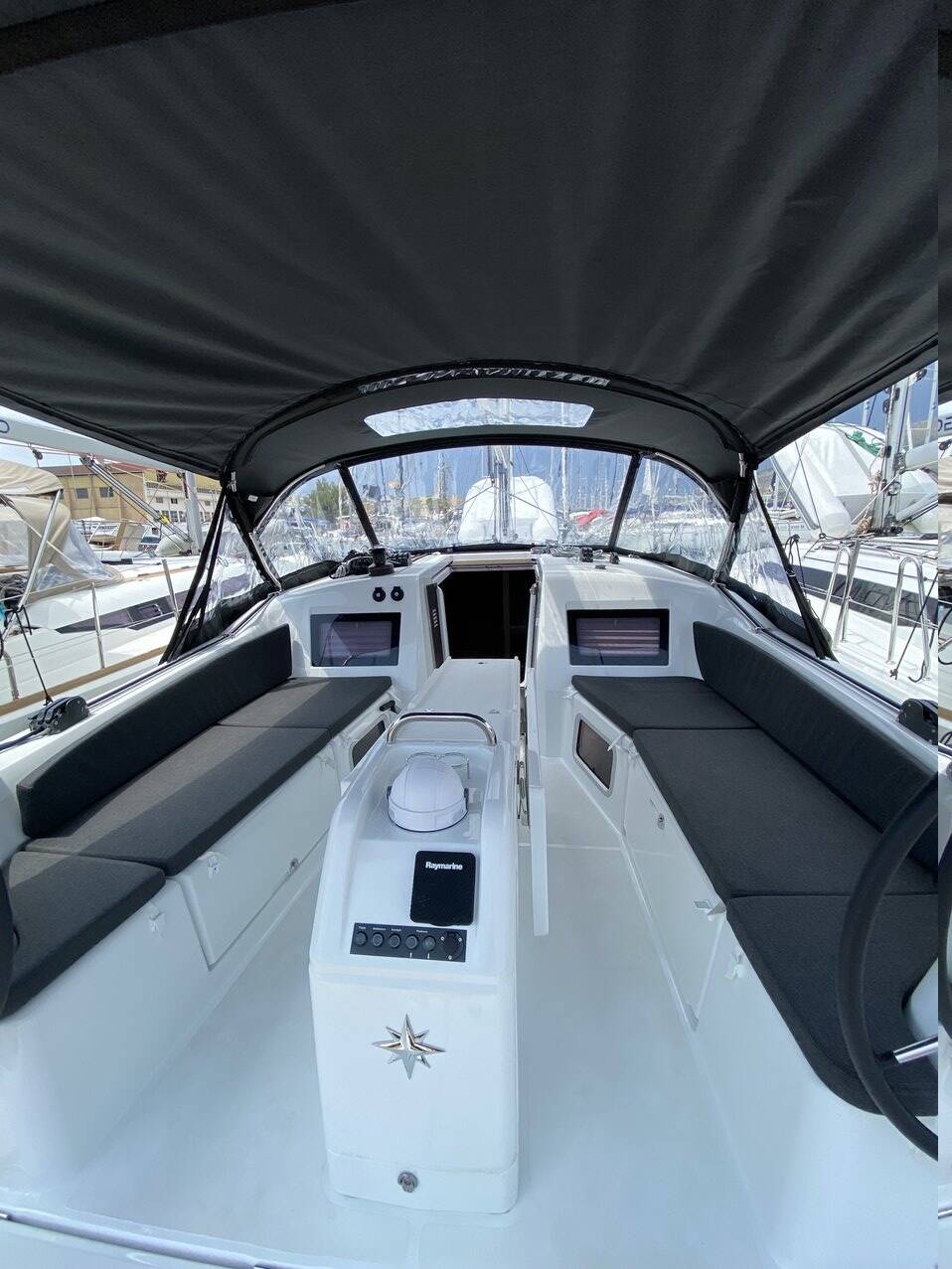Sailing yacht Sun Odyssey 410 night elli