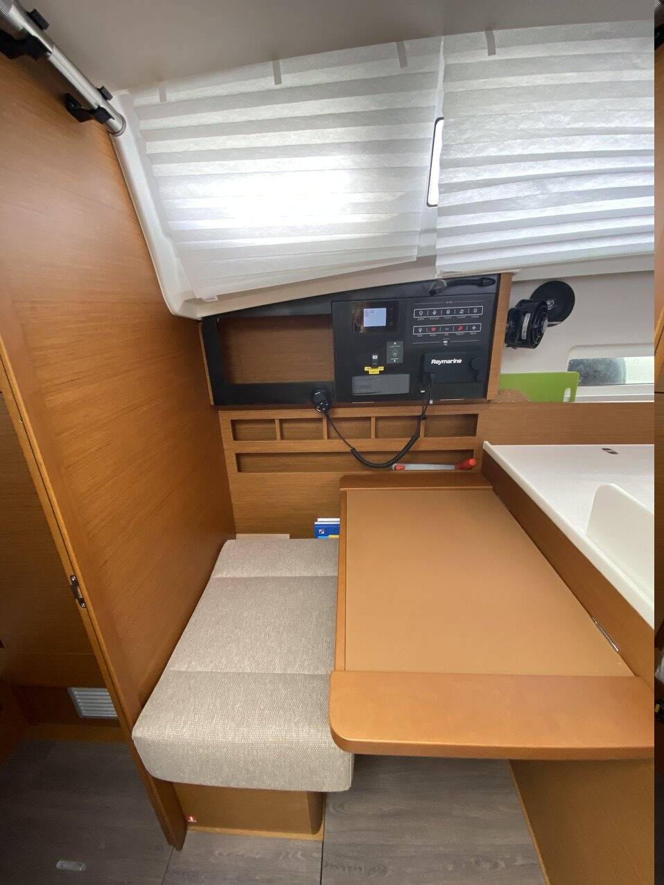 Sailing yacht Sun Odyssey 410 night elli
