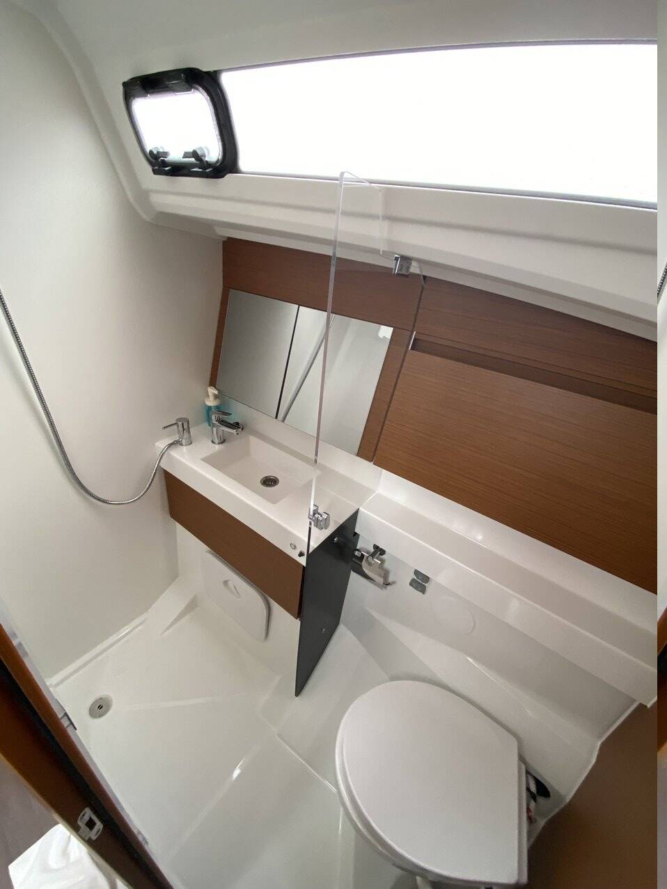Sailing yacht Sun Odyssey 410 night elli