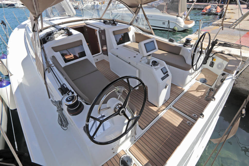 Sailing yacht Sun Odyssey 410 Paris