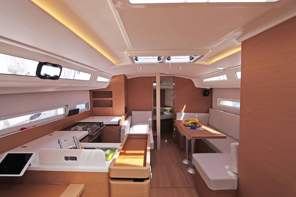 Sailing yacht Sun Odyssey 410 Paris