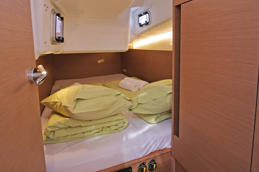 Sailing yacht Sun Odyssey 410 Paris