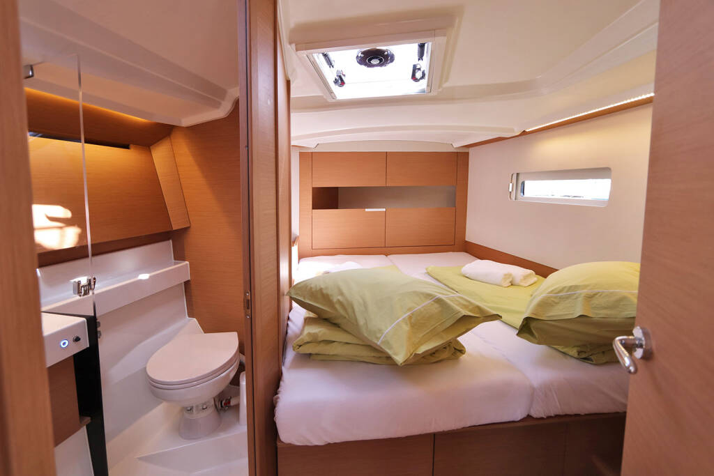 Sailing yacht Sun Odyssey 410 Paris