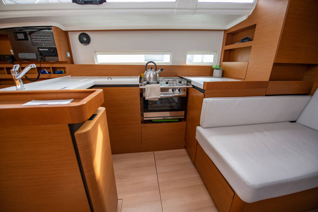 Sailing yacht Sun Odyssey 410 Nastazia