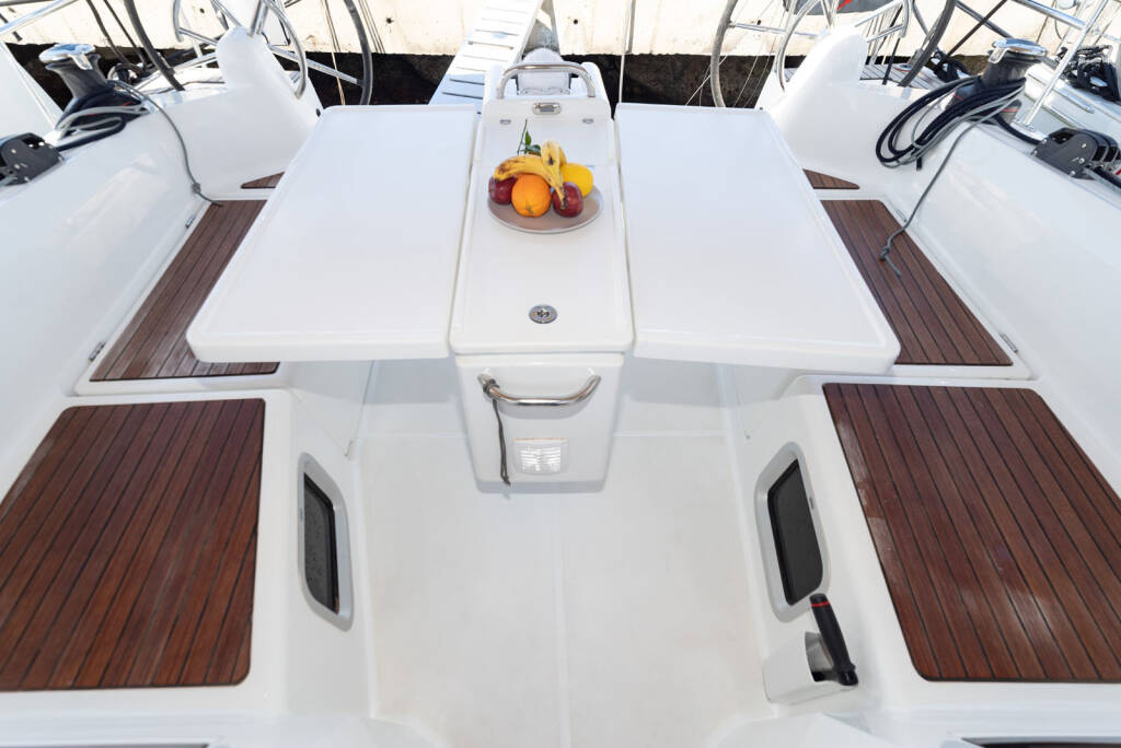 Sailing yacht Sun Odyssey 410 SuElli
