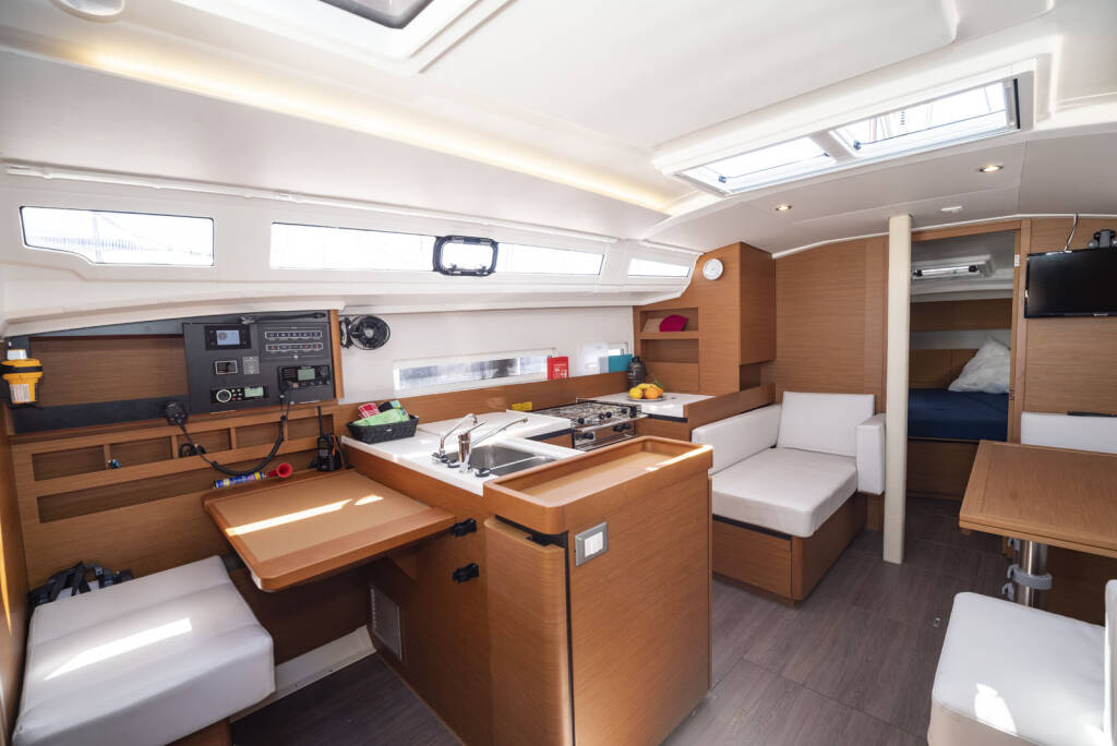Sailing yacht Sun Odyssey 410 SuElli