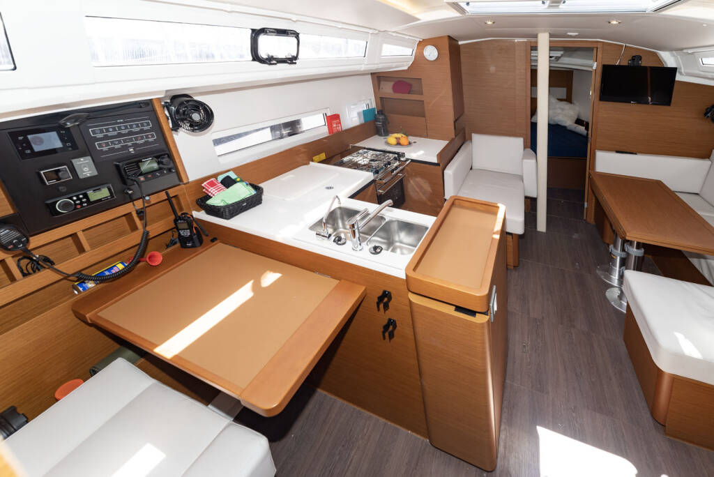 Sailing yacht Sun Odyssey 410 SuElli