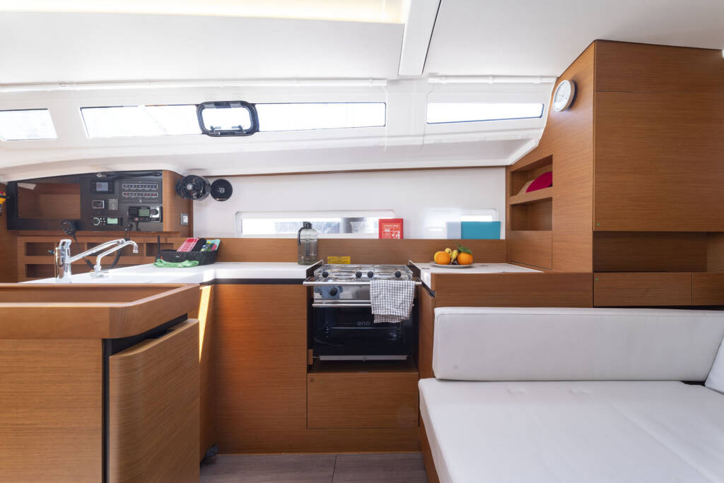 Sailing yacht Sun Odyssey 410 SuElli