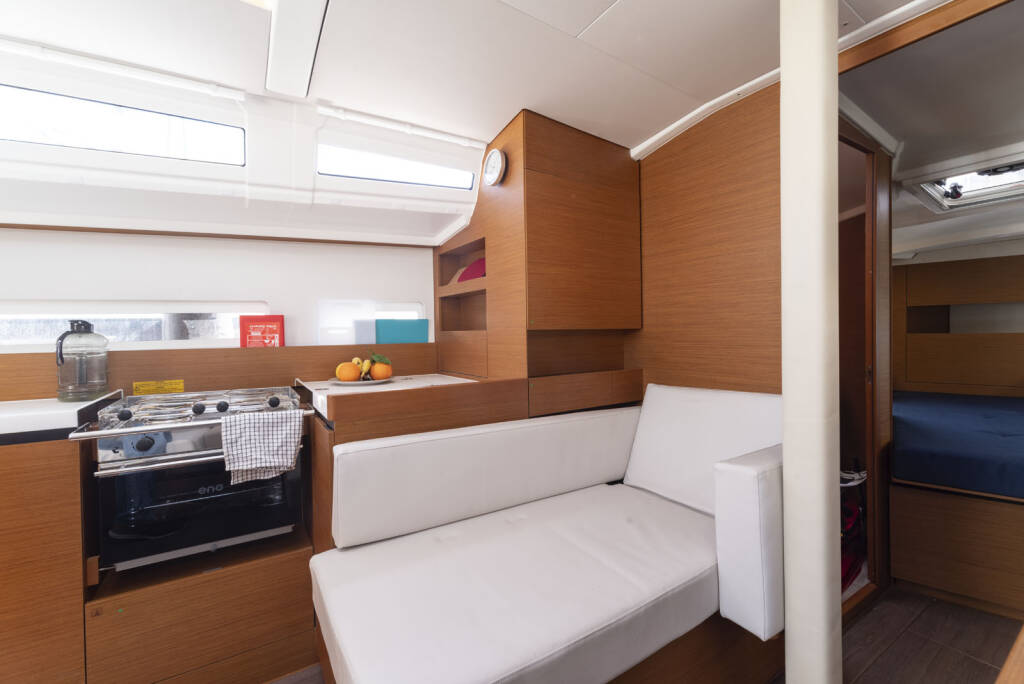 Sailing yacht Sun Odyssey 410 SuElli